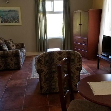 Guest House Villa Mishkan Runaway Bay Esterno foto