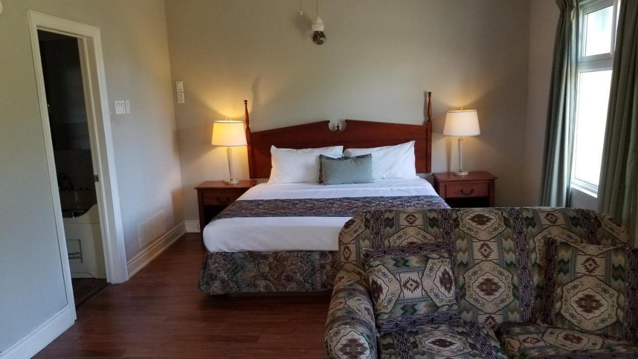 Guest House Villa Mishkan Runaway Bay Esterno foto