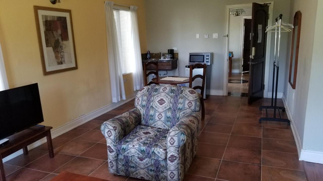 Guest House Villa Mishkan Runaway Bay Esterno foto
